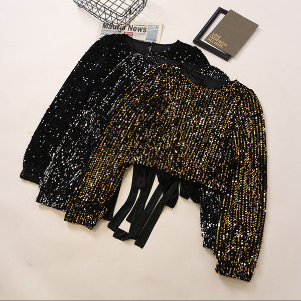 Sjajna ženska bluza sa šljokicama i okruglim izrezom