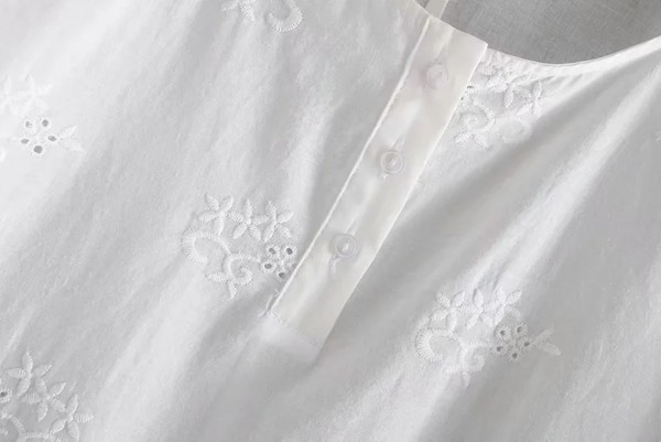 Ženska čipkana bluza sa širokim rukavima