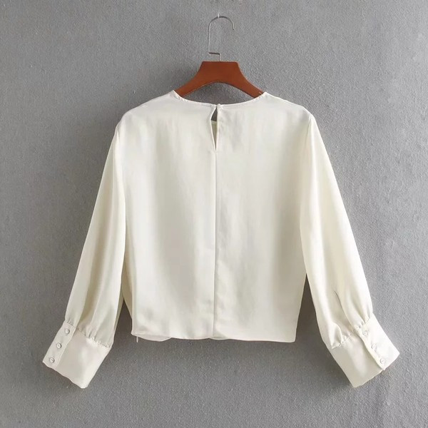 Ženska asimetrična bluza dugih rukava bijele boje