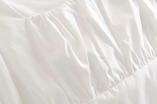 Kratka ženska bluza s četvrtastim izrezom i dugim rukavima