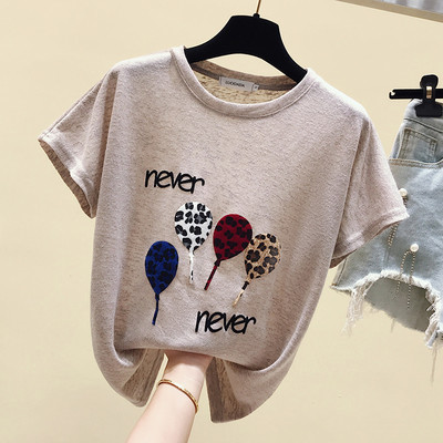 Ženska majica s aplikacijom i natpisom