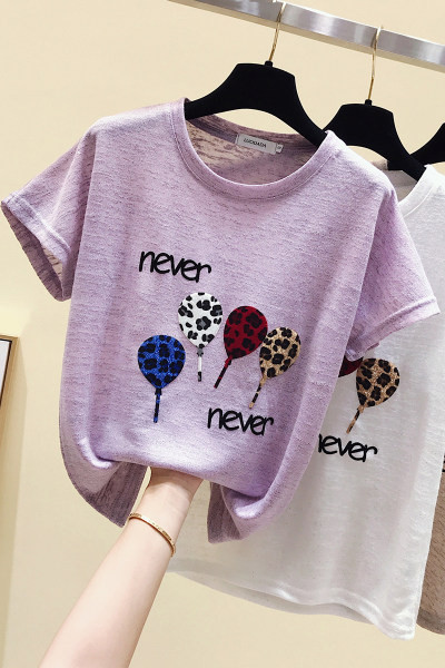 Ženska majica s aplikacijom i natpisom