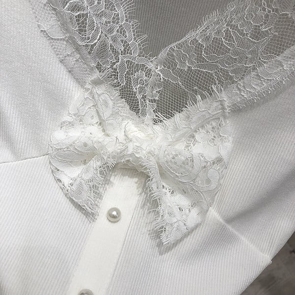 Šiuolaikinė moteriška palaidinė su nėriniais ir kaspinu