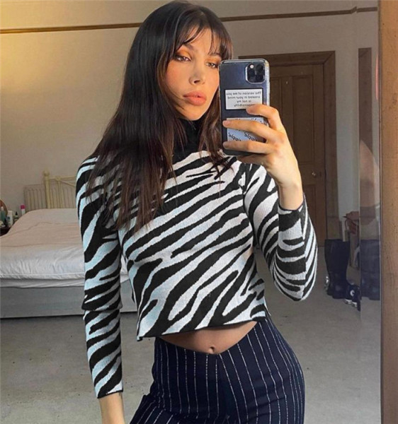 Bluză de damă cu guler polo și mâneci lungi