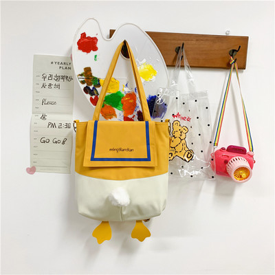 Velika ženska torba u nekoliko modela zanimljivog dizajna