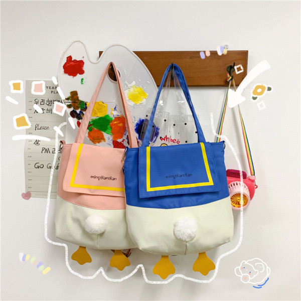 Velika ženska torba u nekoliko modela zanimljivog dizajna