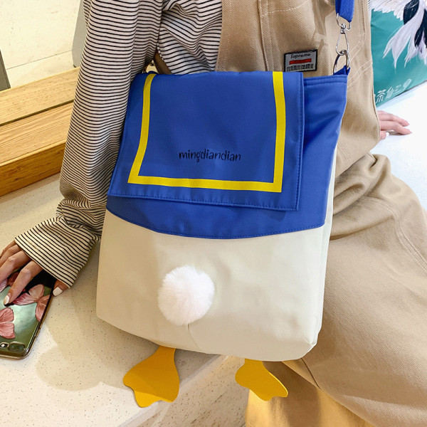 Velika ženska torba u nekoliko modela zanimljivog dizajna