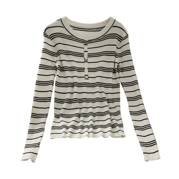 Prugasta ženska bluza s gumbima i okruglim izrezom