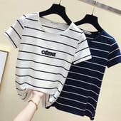 Ριγέ γυναικείο μπλουζάκι με κέντημα και οβάλ λαιμόκοψη