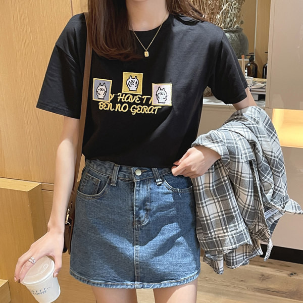 Ležerna ženska majica s aplikacijom i okruglim izrezom