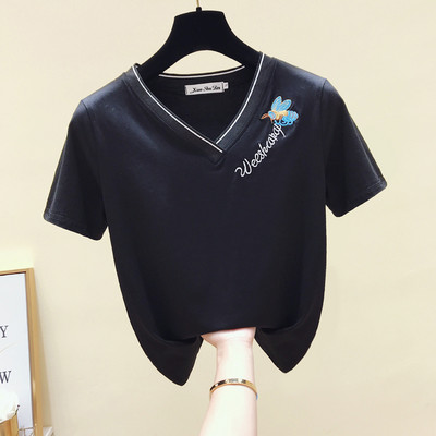 Ženska majica kratkih rukava sa špic izrezom i vezom