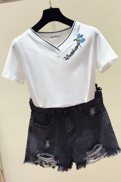 Ženska majica kratkih rukava sa špic izrezom i vezom