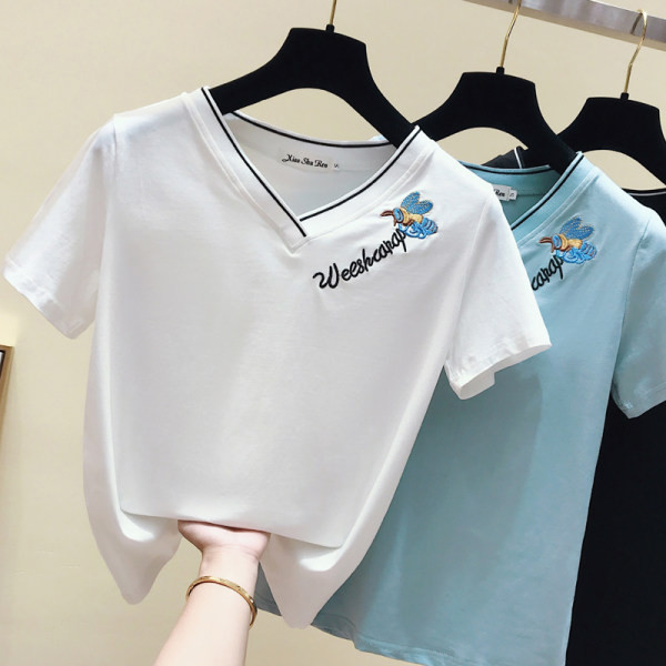 Ženska majica kratkih rukava sa špic izrezom i vezom