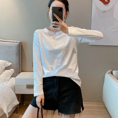 Įvairių spalvų laisvalaikio moteriška palaidinė ilgomis rankovėmis ir ovalia iškirpte