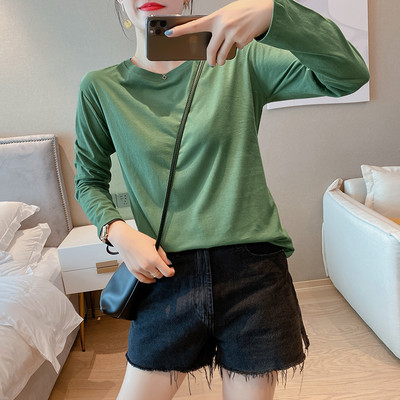 Įvairių spalvų laisvalaikio moteriška palaidinė ilgomis rankovėmis ir ovalia iškirpte