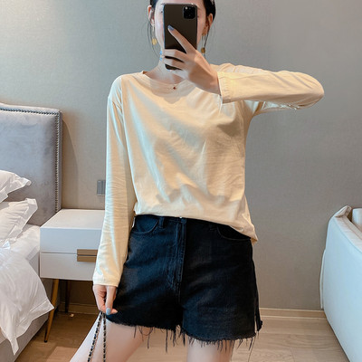 Įvairių spalvų laisvalaikio moteriška palaidinė ilgomis rankovėmis ir ovalia iškirpte