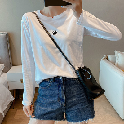 Įvairių spalvų laisvalaikio moteriška palaidinė ilgomis rankovėmis ir ovalia iškirpte