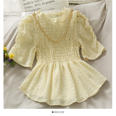 Μοντέρνα γυναικεία μπλούζα με μεταλλικό στοιχείο