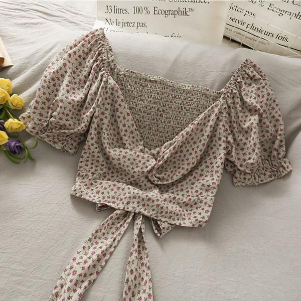 Ženska kratka majica s vezicama i širokim rukavima