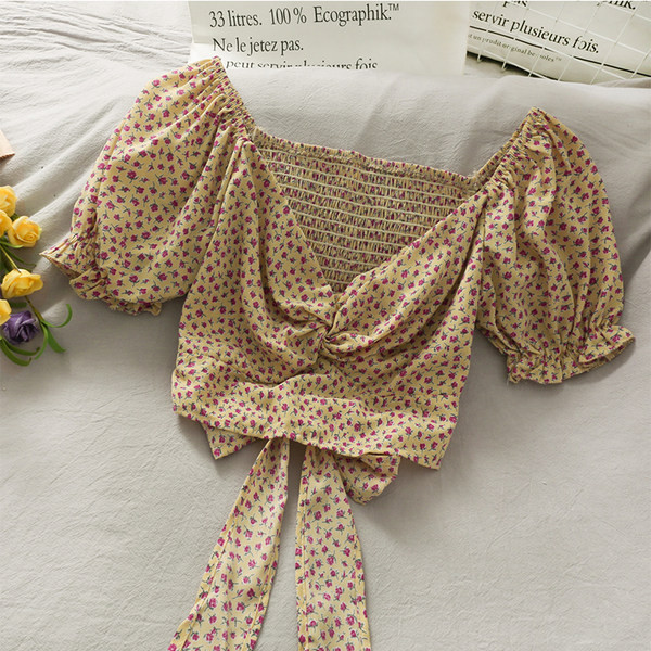 Ženska kratka majica s vezicama i širokim rukavima