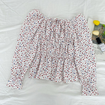 Μοντέρνα γυναικεία μπλούζα με ντεκολτέ και μακριά μανίκια