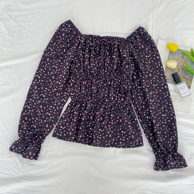 Μοντέρνα γυναικεία μπλούζα με ντεκολτέ και μακριά μανίκια