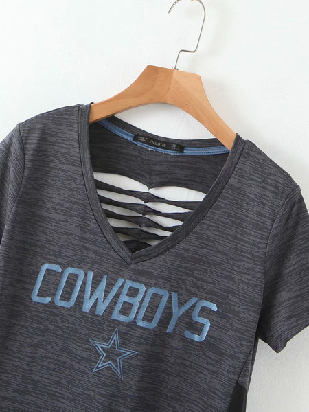 Ležerna majica kratkih rukava sa špic izrezom i natpisom