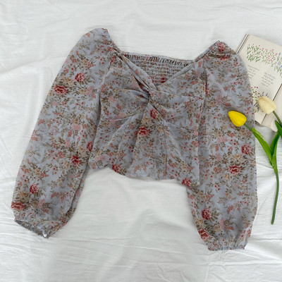 Μοντέρνα γυναικεία μπλούζα με λουλουδάτο μοτίβο