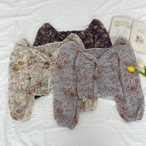 Μοντέρνα γυναικεία μπλούζα με λουλουδάτο μοτίβο