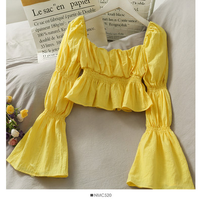 Μοντέρνα γυναικεία μπλούζα με τετράγωνο ντεκολτέ και μακριά μανίκια