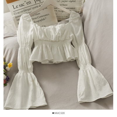 Μοντέρνα γυναικεία μπλούζα με τετράγωνο ντεκολτέ και μακριά μανίκια