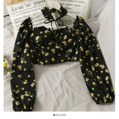 Kratka ženska bluza sa širokim rukavima i vezicama