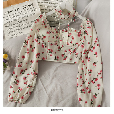 Kratka ženska bluza sa širokim rukavima i vezicama