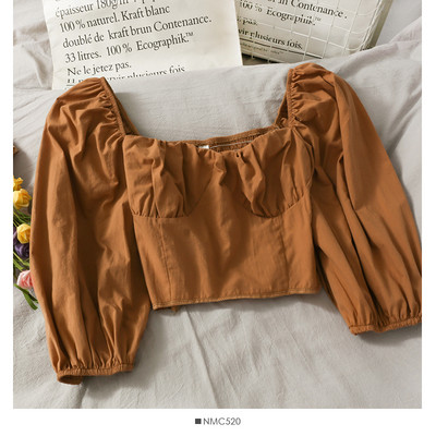 Γυναικεία μπλούζα απλό μοντέλο με τετράγωνο ντεκολτέ