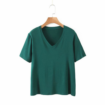 Μονό μοντέλο με φαρδιά μπλουζάκια με ντεκολτέ spitz