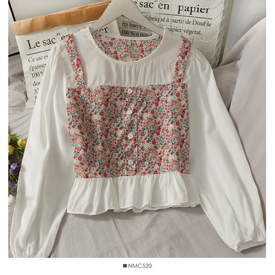 Μοντέρνα γυναικεία μπλούζα με λουλουδάτα μοτίβα και κουμπιά