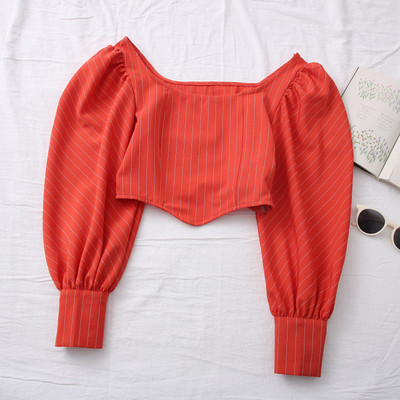 Novi model ženske bluze na pruge sa okruglim izrezom i puf rukavima