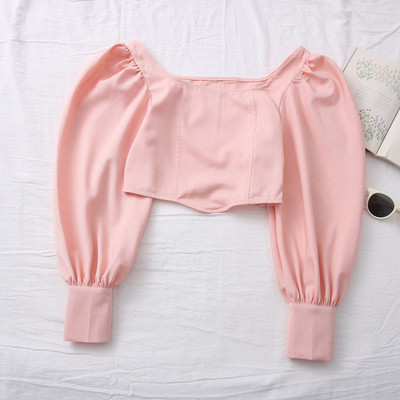 Novi model ženske bluze na pruge sa okruglim izrezom i puf rukavima