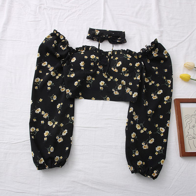 Κοντή γυναικεία μπλούζα με λουλουδάτο μοτίβο