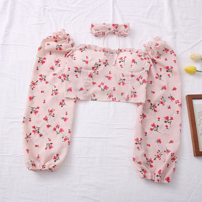 Κοντή γυναικεία μπλούζα με λουλουδάτο μοτίβο