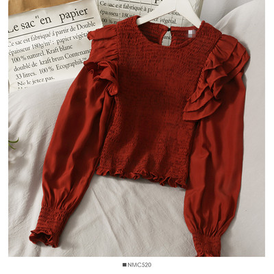 Μοντέρνα γυναικεία μπλούζα με στρογγυλή λαιμόκοψη και βολάν