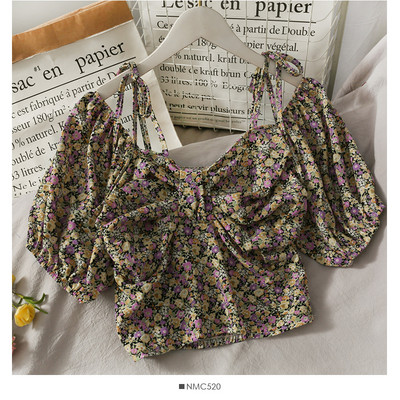 Γυναικεία μπλούζα με λουλουδάτο μοτίβο και κοντά μανίκια