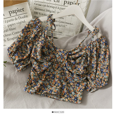 Γυναικεία μπλούζα με λουλουδάτο μοτίβο και κοντά μανίκια