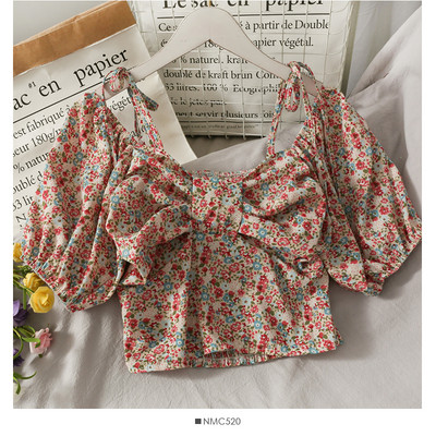 Γυναικεία μπλούζα με λουλουδάτο μοτίβο και κοντά μανίκια