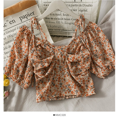 Γυναικεία μπλούζα με λουλουδάτο μοτίβο και κοντά μανίκια