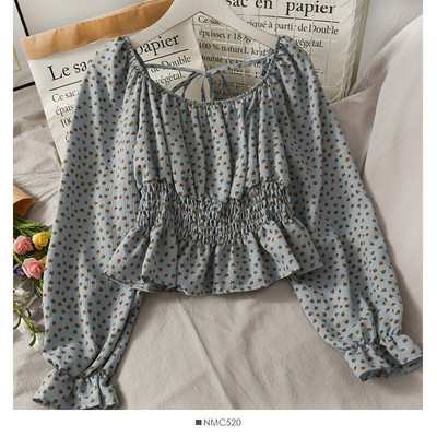 Ženska bluza na točkice s dugim rukavima i vezicama