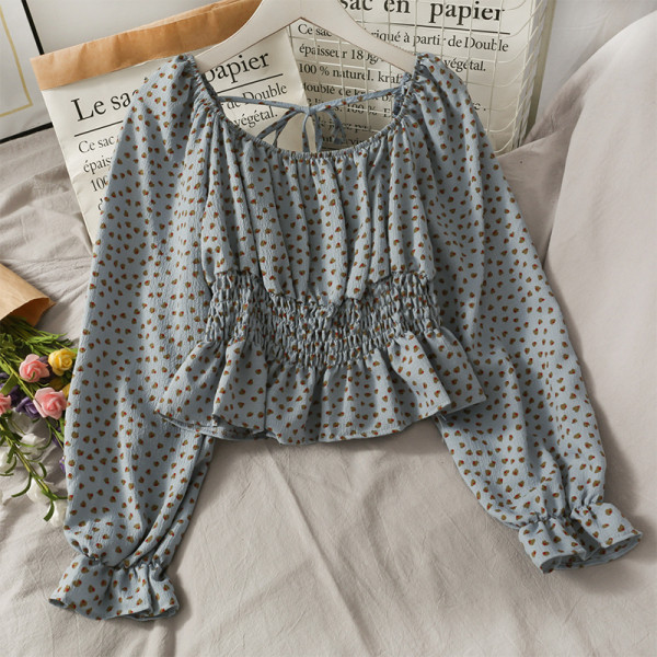 Ženska bluza na točkice s dugim rukavima i vezicama