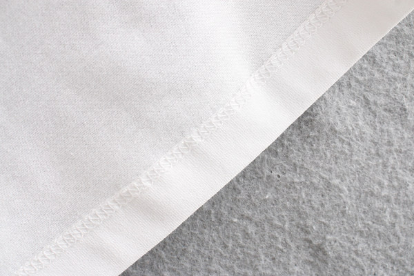 Γυναικεία ασύμμετρη μπλούζα με μη τυποποιημένο κολάρο