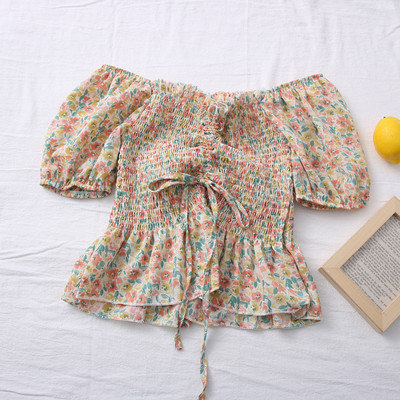 Ležerna ženska bluza - s vezama i lađa izrezom