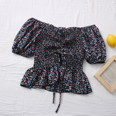 Ležerna ženska bluza - s vezama i lađa izrezom